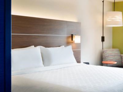 Hotel Express & By Ihg Clear Spring
