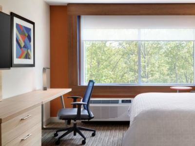 Express & By Ihg Clear Spring