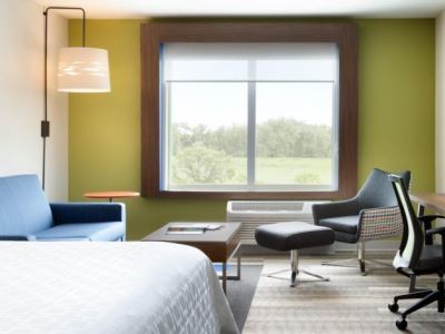 Express & By Ihg Clear Spring